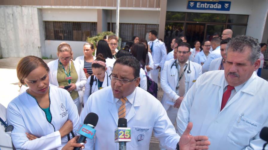 Ginecólogos de maternidad de Santiago paralizarán labores 