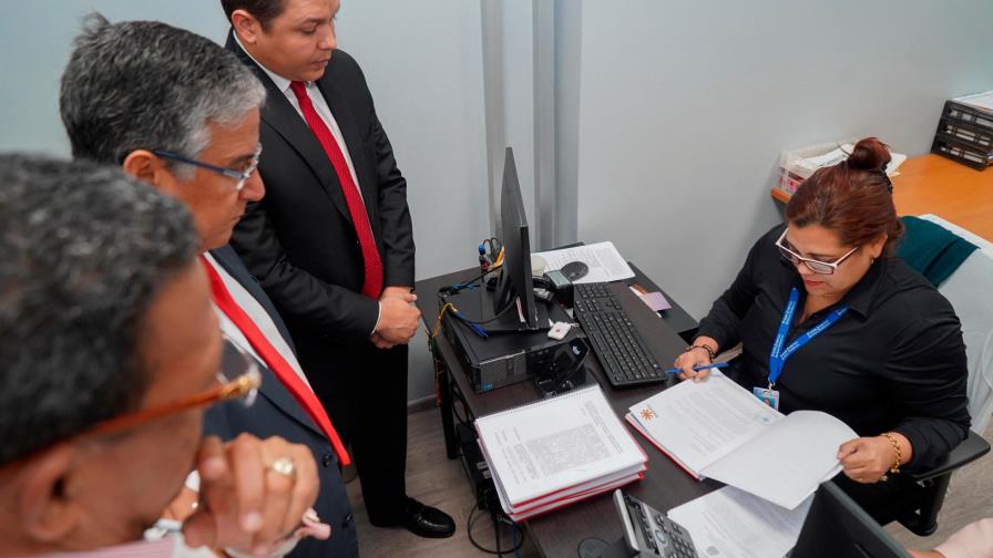 Acción de amparo contra cobro anticipado a importaciones de vehículos por concepto de primera placa Acción de amparo contra cobro anticipado a importaciones de vehículos por concepto de primera placa