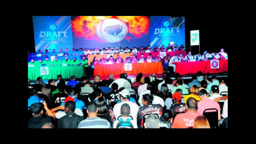 COVID-19 vuelve a reducir calendario pelota invernal