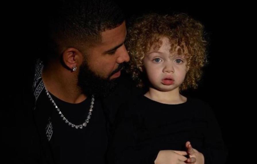 Drake presenta por primera vez a su hijo Adonis