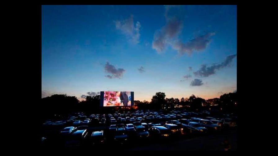 Cómo ir al cine durante la pandemia... si tienes auto