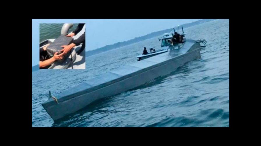 España intenta reflotar un submarino que podría llevar droga