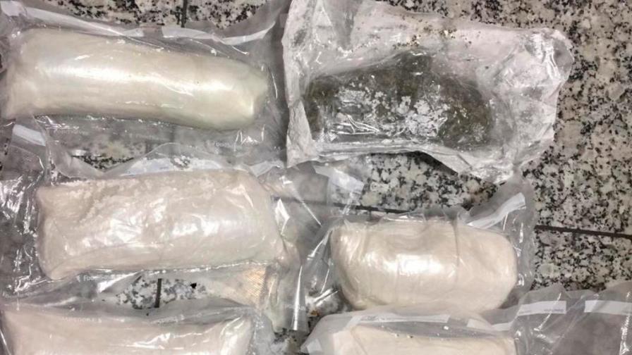 Ocupan ocho paquetes de marihuana en cajón de música y microondas en el AILA 