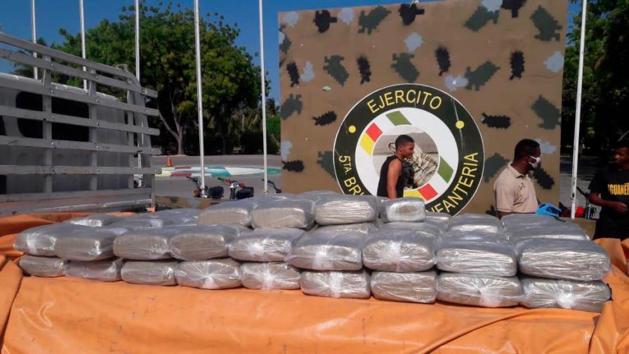 Ejército se incauta de 100 paquetes de marihuana que transportaban en carga de plátanos