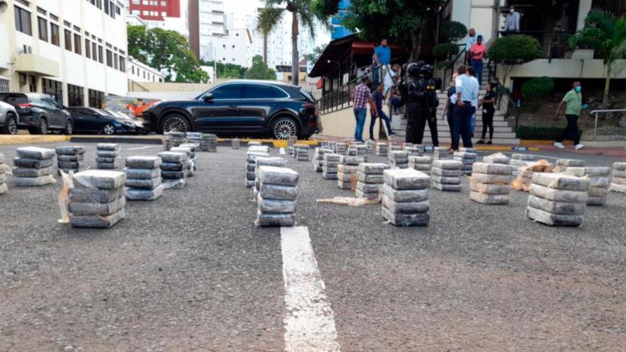 DNCD: Persecución de Súper Tucano forzó aterrizaje de avioneta con 277 paquetes de presunta droga