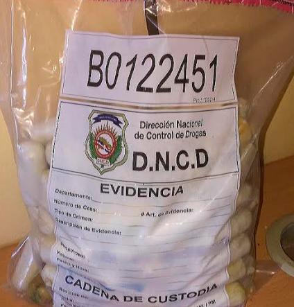 Apresan dominicano con 77 bolsitas de sustancia presumen es cocaína