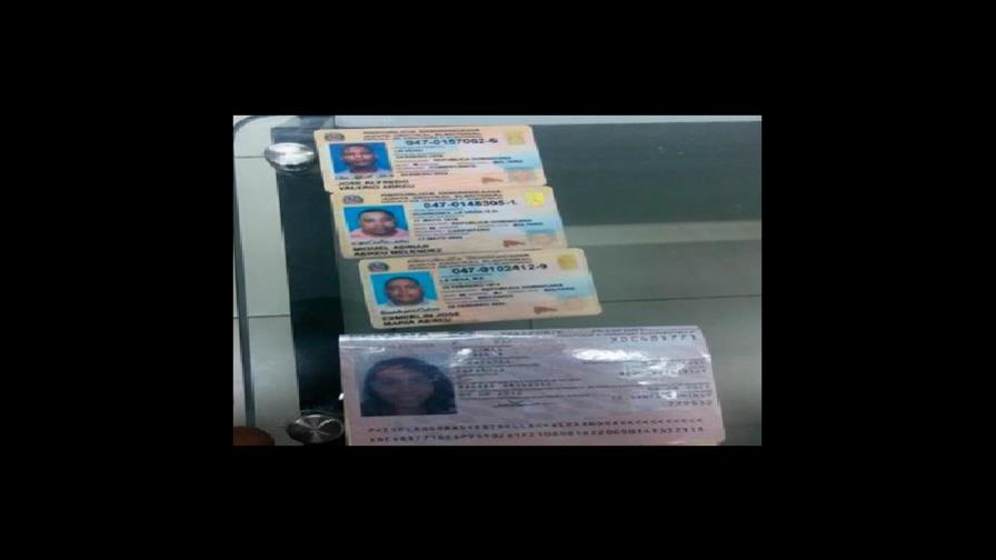 Apresan a dos dominicanos y una española con cocaína en tubos de una maleta Apresan a dos dominicanos y una española con cocaína en tubos de una maleta