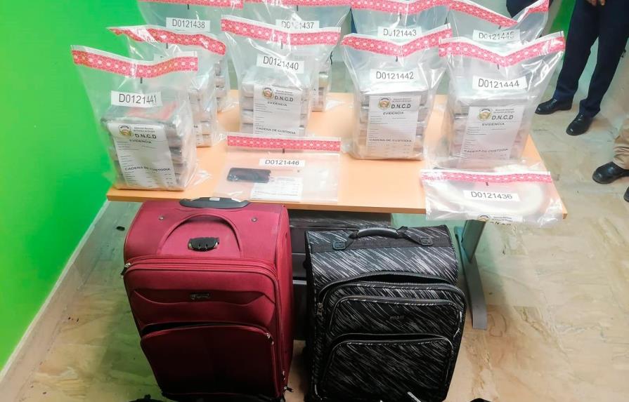 Encuentran 45 paquetes de posible cocaína en aeropuerto de Punta Cana 