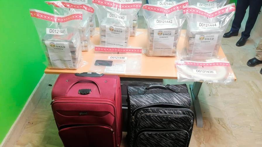 Encuentran 45 paquetes de posible cocaína en aeropuerto de Punta Cana 