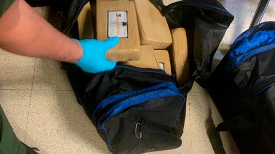 Detienen a dos dominicanos y a dos estadounidenses con 278 kilos de cocaína en costa Puerto Rico