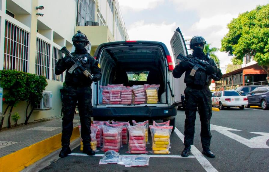 Apresan a un venezolano y a dos dominicanos con 126 paquetes de presunta cocaína
