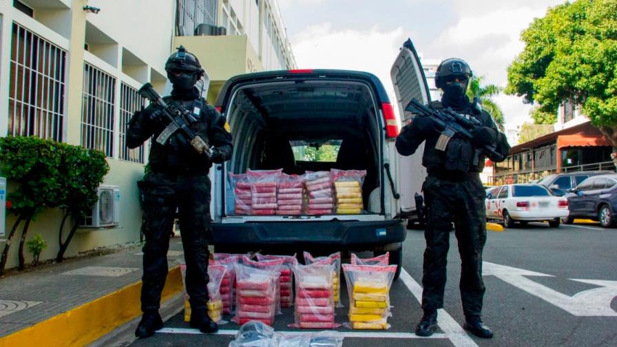 Apresan a un venezolano y a dos dominicanos con 126 paquetes de presunta cocaína