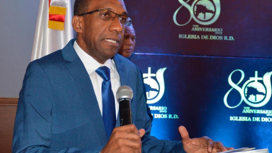 Iglesia de Dios critica que instituciones del Estado usen Bandera sin el escudo 