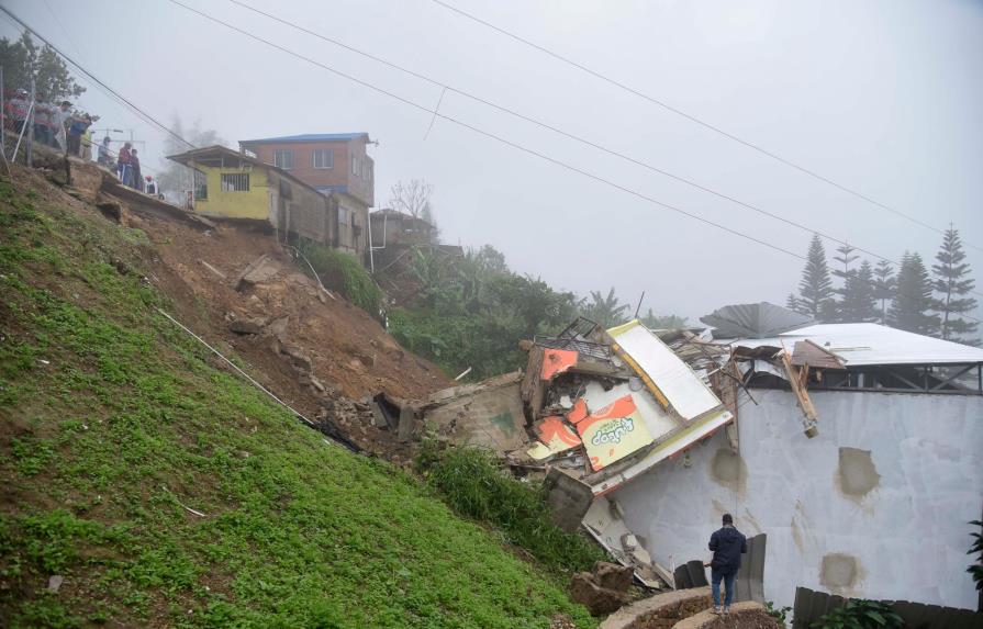 Cuatro edificaciones a punto de colapsar tras deslizamientos de tierra en Puerto Plata 