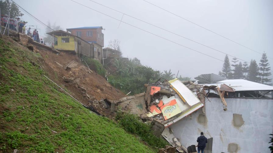 Cuatro edificaciones a punto de colapsar tras deslizamientos de tierra en Puerto Plata 
