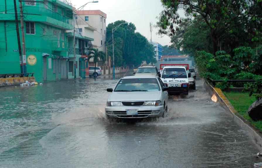 Autoridades mantienen 13 provincias bajo alerta por condiciones meteorológicas