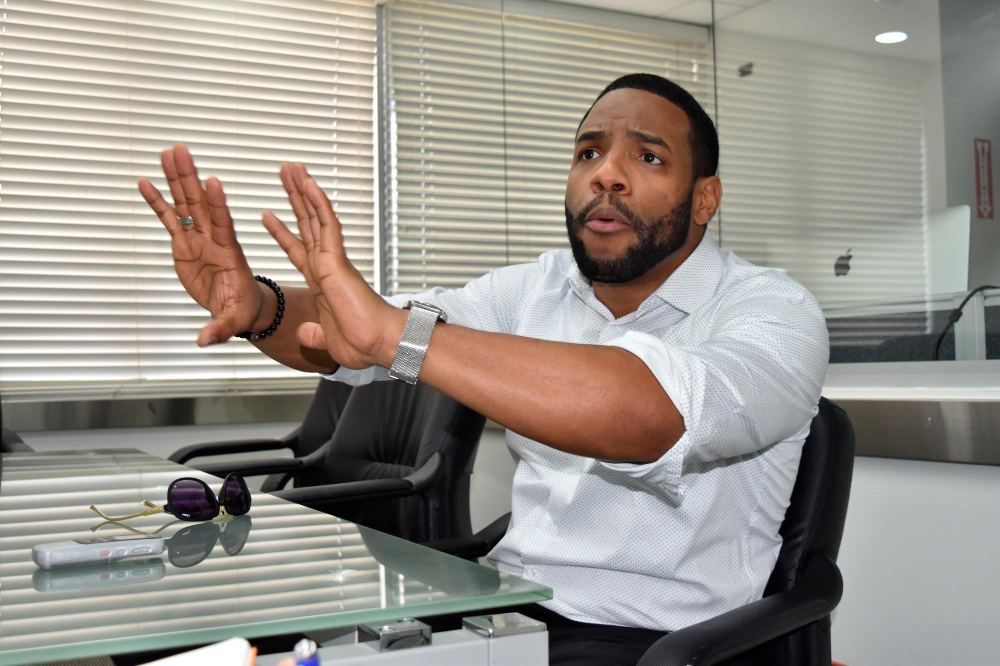 El salsero dice que su estilo es distinto al de los cantantes y grupos locales