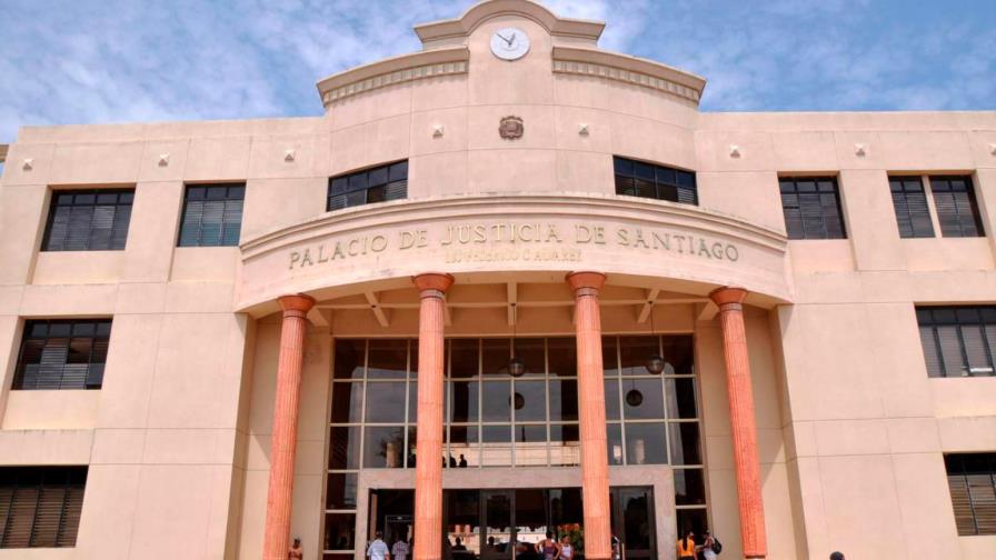 Aplazan medida de coerción contra madre por muerte de recién nacida en Santiago