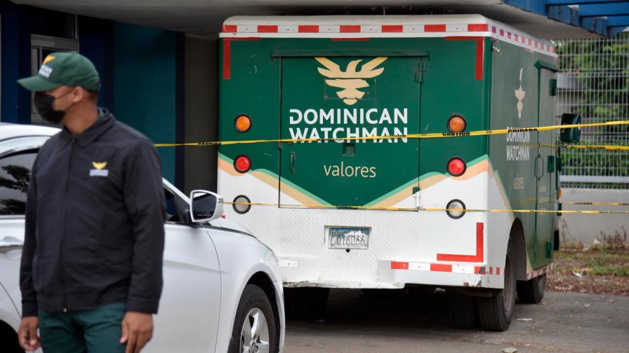 Delincuentes dejaron más de 92 millones de pesos dentro de camión abandonado en Santiago Delincuentes dejaron más de 92 millones de pesos dentro de camión abandonado en Santiago