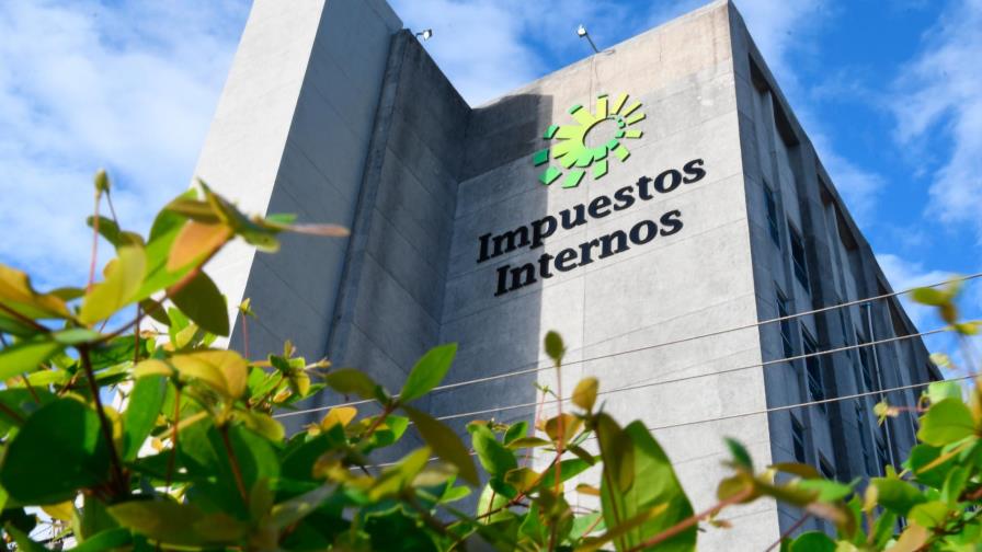 DGII extiende por un mes placas de vehículos vencidas DGII extiende por un mes placas de vehículos vencidas