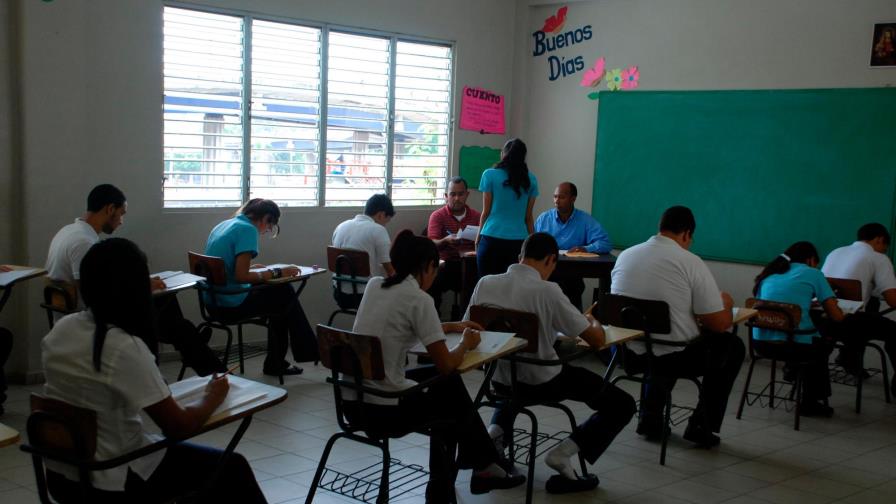 Consejo Nacional de Educación aprueba otorgar certificado de bachiller definitivo a estudiantes con asignaturas pendientes