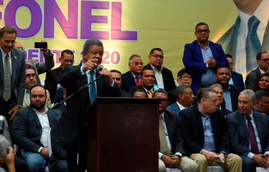 Leonel reitera “no hay marcha atrás para defender la Constitución de la República” 