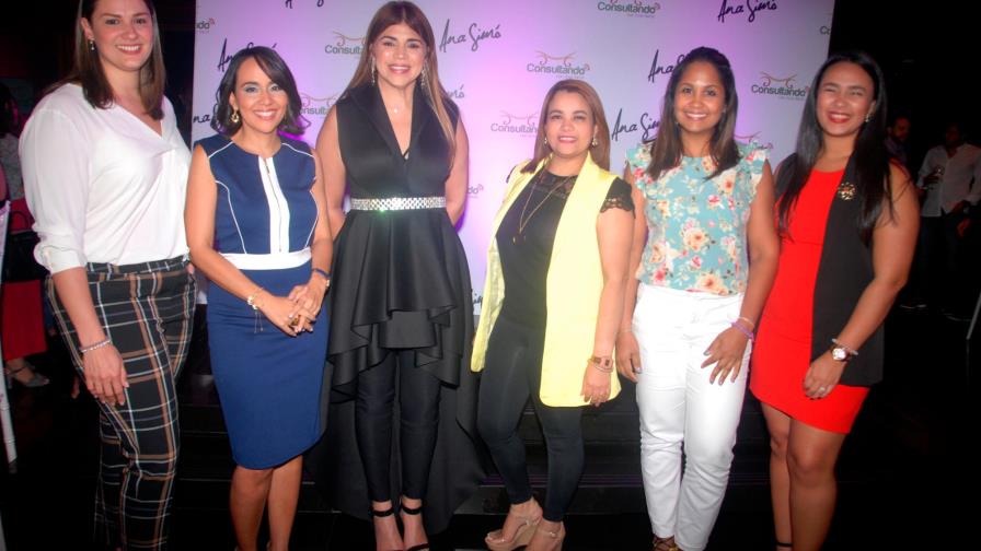 Ana Simó ofrece festejo a representantes de agencias