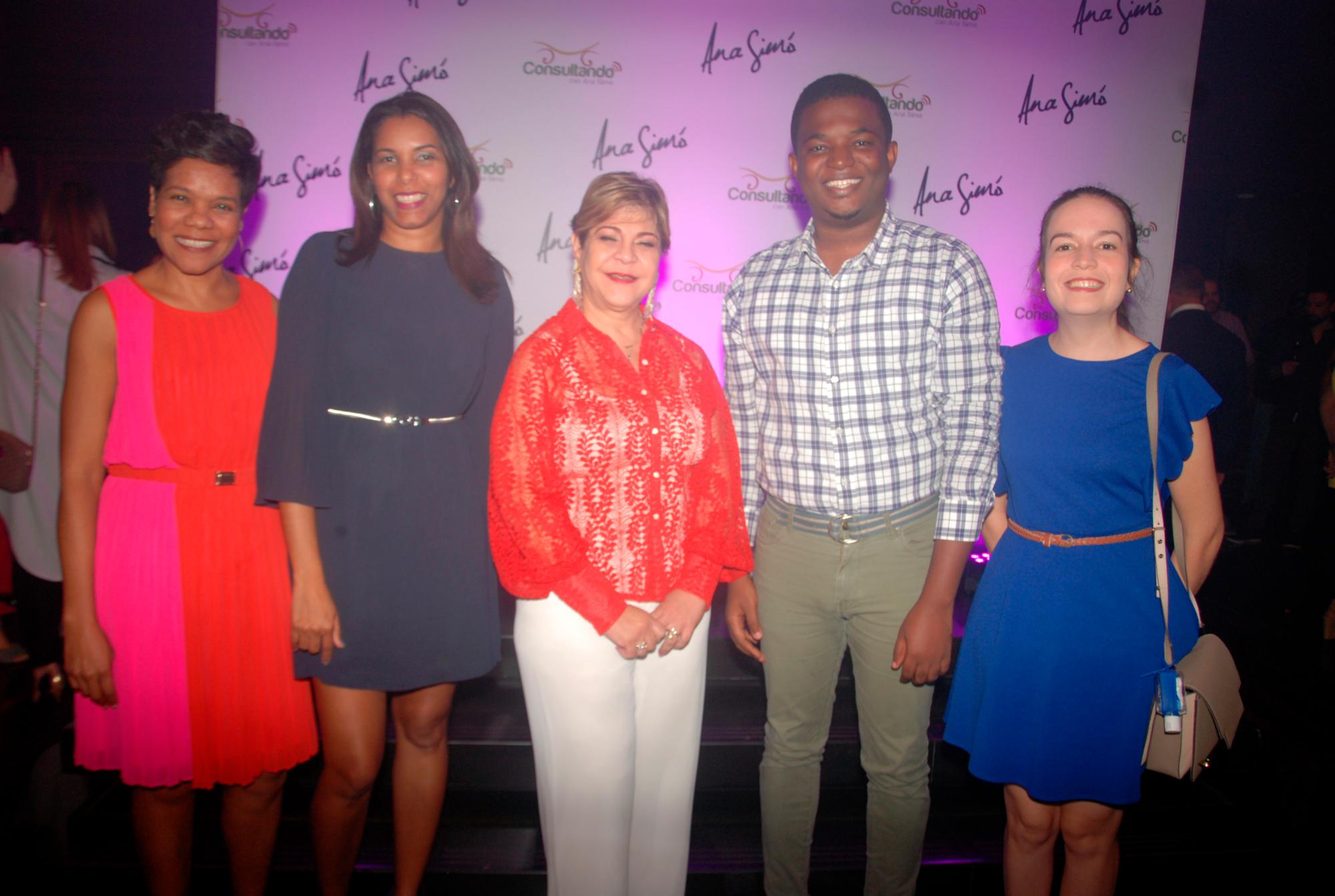 Liselotte Herasme, Ana Sayra Irizarry, Lisette Estrella, Josué Alcántara y Katerine de León.