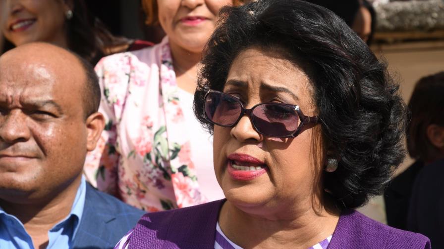 Senadora Cristina Lizardo también llama a votar con conciencia Senadora Cristina Lizardo también llama a votar con conciencia