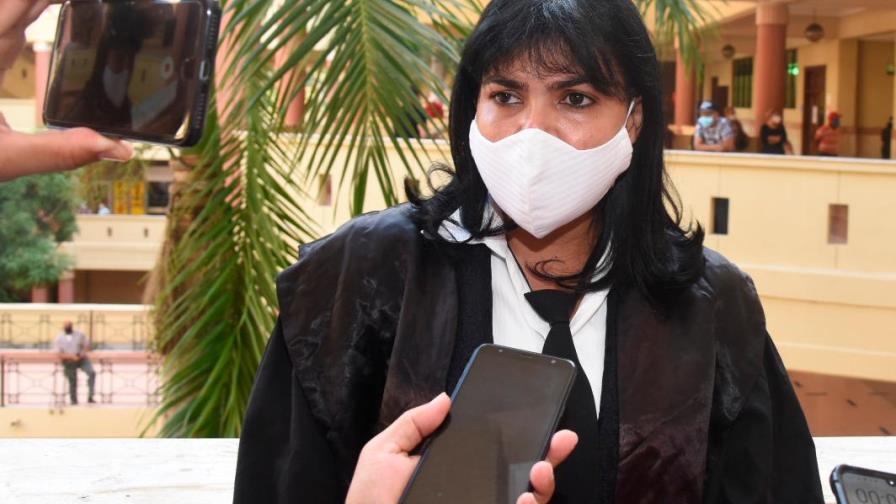 Abogada pide variar coerción a cirujano santiagués acusado de violar a su hijo de 9 años 
