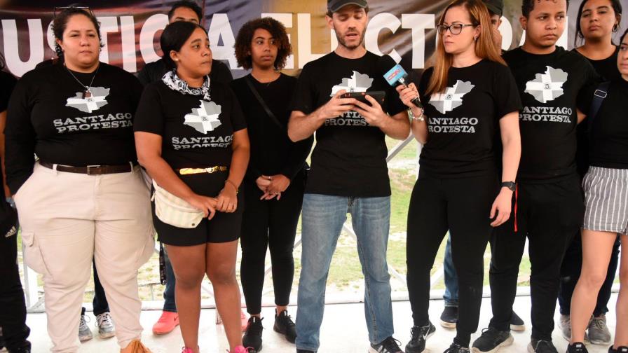  Jóvenes en Santiago lamentan aún no han sometido responsables del “tollo electoral”