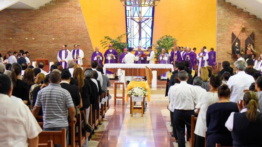 Ofician misa de cuerpo presente a monseñor Richard Bencosme