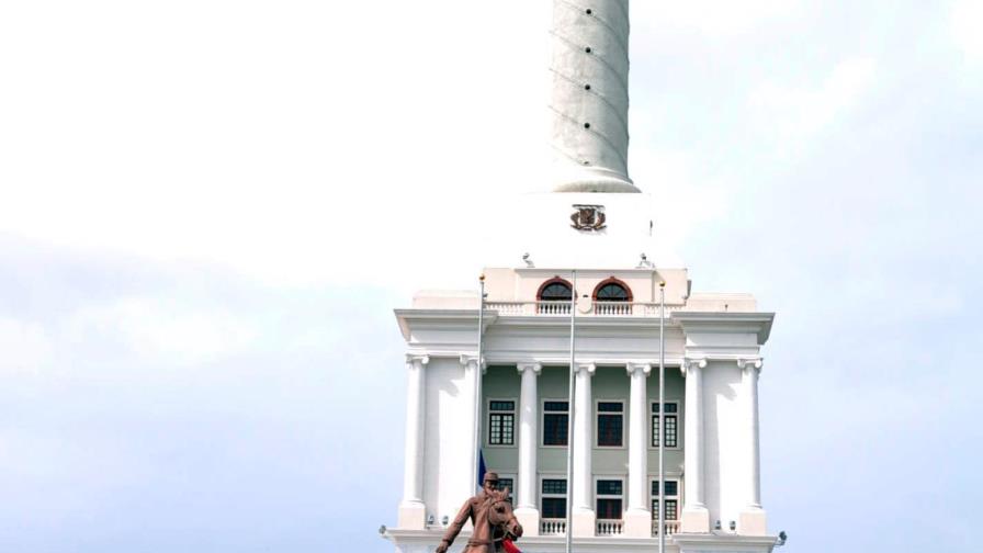 Candidatos a senador de Santiago votarán en la mañana