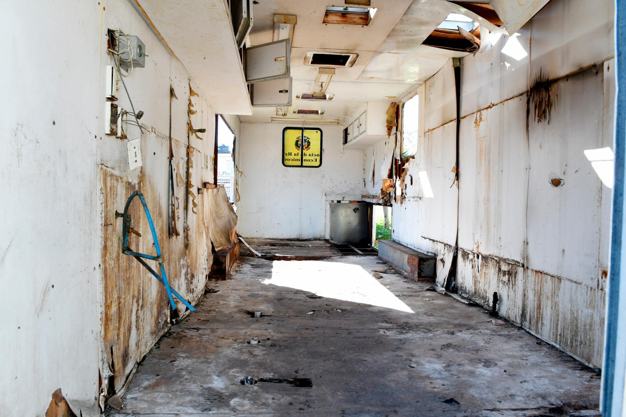 La parte interna de las deterioradas cocinas móviles