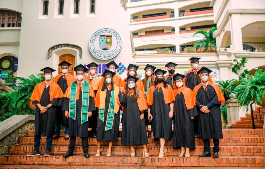 Unibe gradúa 419 nuevos profesionales en su quincuagésima graduación ordinaria