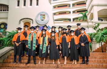 Unibe celebra graduación ordinaria