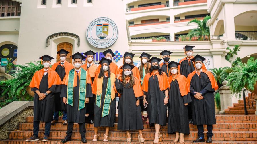 Unibe celebra graduación ordinaria