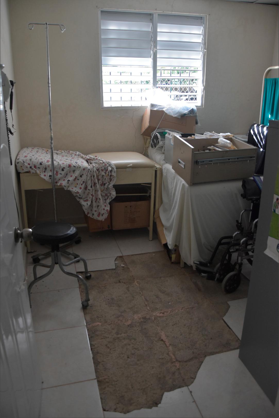 Vista de las condiciones del centro hospitalario del primer nivel del distrito municipal Canca la Piedra.