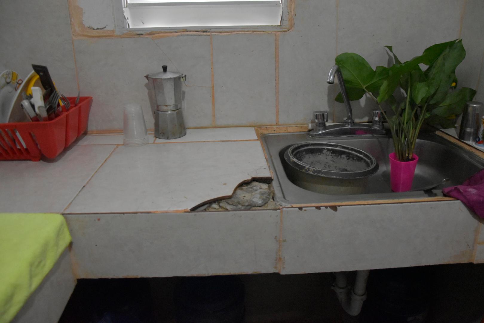 Vista de las condiciones del centro hospitalario del primer nivel del distrito municipal Canca la Piedra.