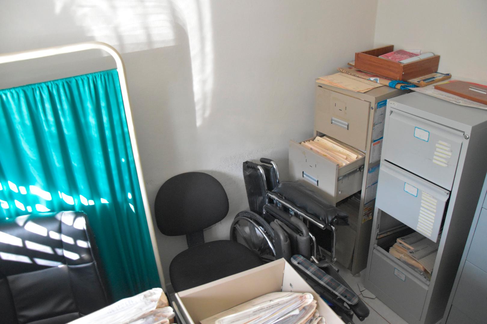 Vista de las condiciones del centro hospitalario del primer nivel del distrito municipal Canca la Piedra.