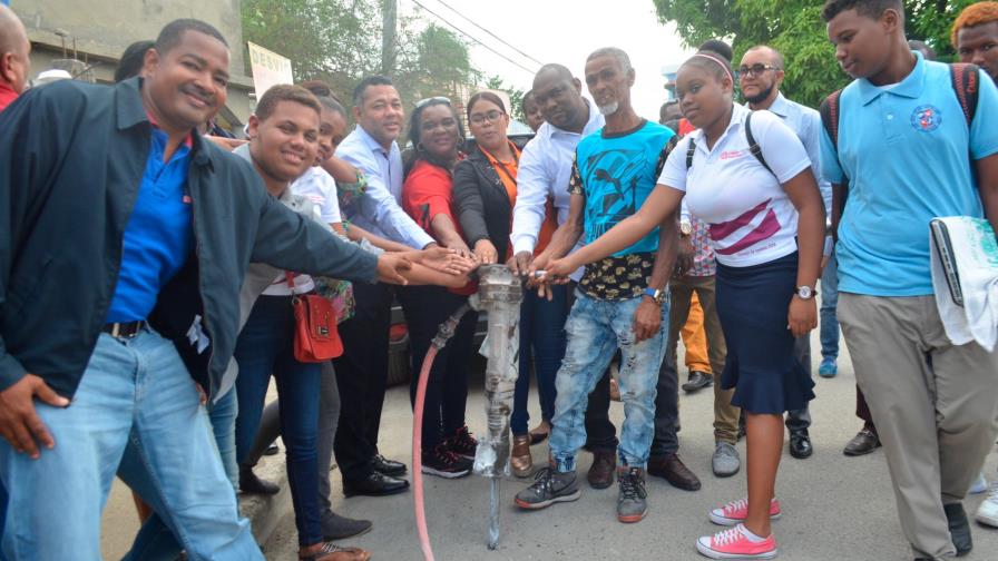  CORAABO da primer picazo para la construcción de un miniacueducto en La Caleta