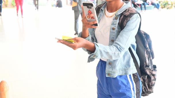 Hablar del condón avergüenza a los jóvenes dominicanos