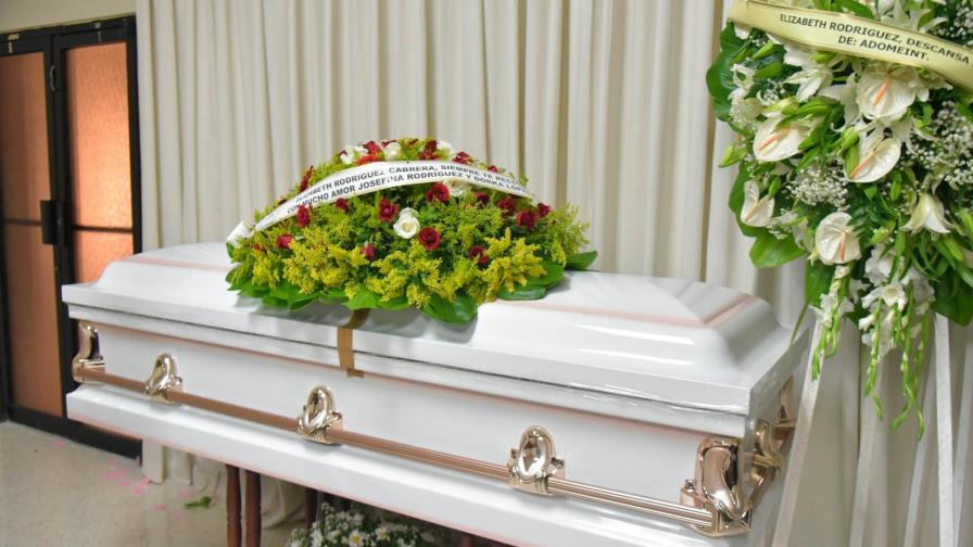 Sepultan en Santiago mujer quemada en incendio en el que fallecieron su padre e hija en Queens