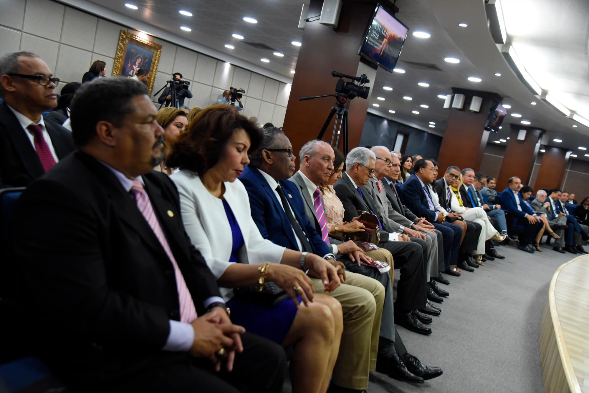 Parte del público que asistió a la presentación del anuario.