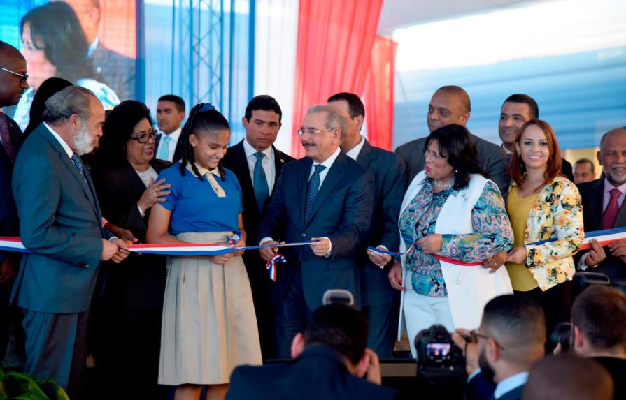 Presidente Medina entrega liceo para 945 estudiantes en Santo Domingo Este