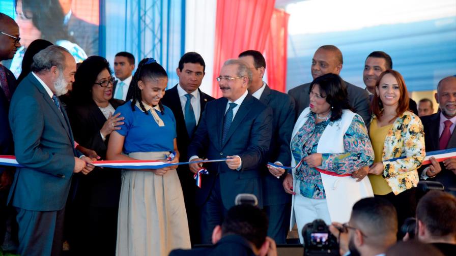 Presidente Medina entrega liceo para 945 estudiantes en Santo Domingo Este