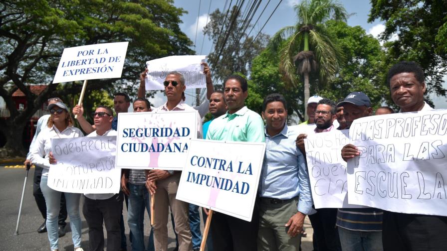 PRM monta piquete frente al ayuntamiento de Santiago
