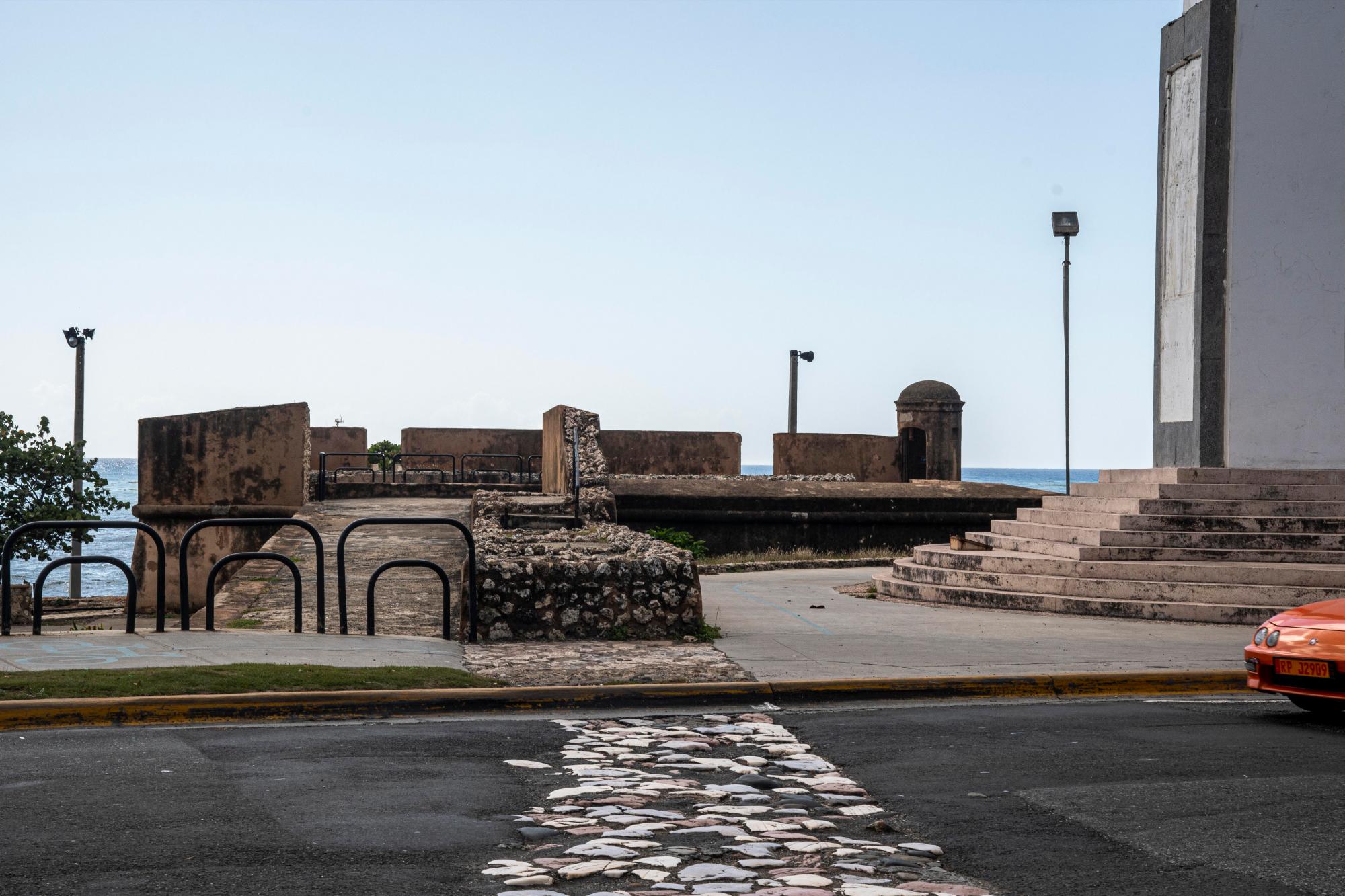 La muralla atravesaba lo que es la avenida George Washington. Hasta aquí llegaba el Malecón.