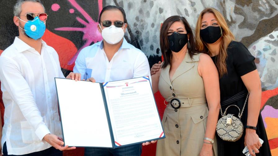 Un mural en Santiago en honor a la memoria del maestro Yaqui Núñez del Risco Un mural en Santiago en honor a la memoria del maestro Yaqui Núñez del Risco