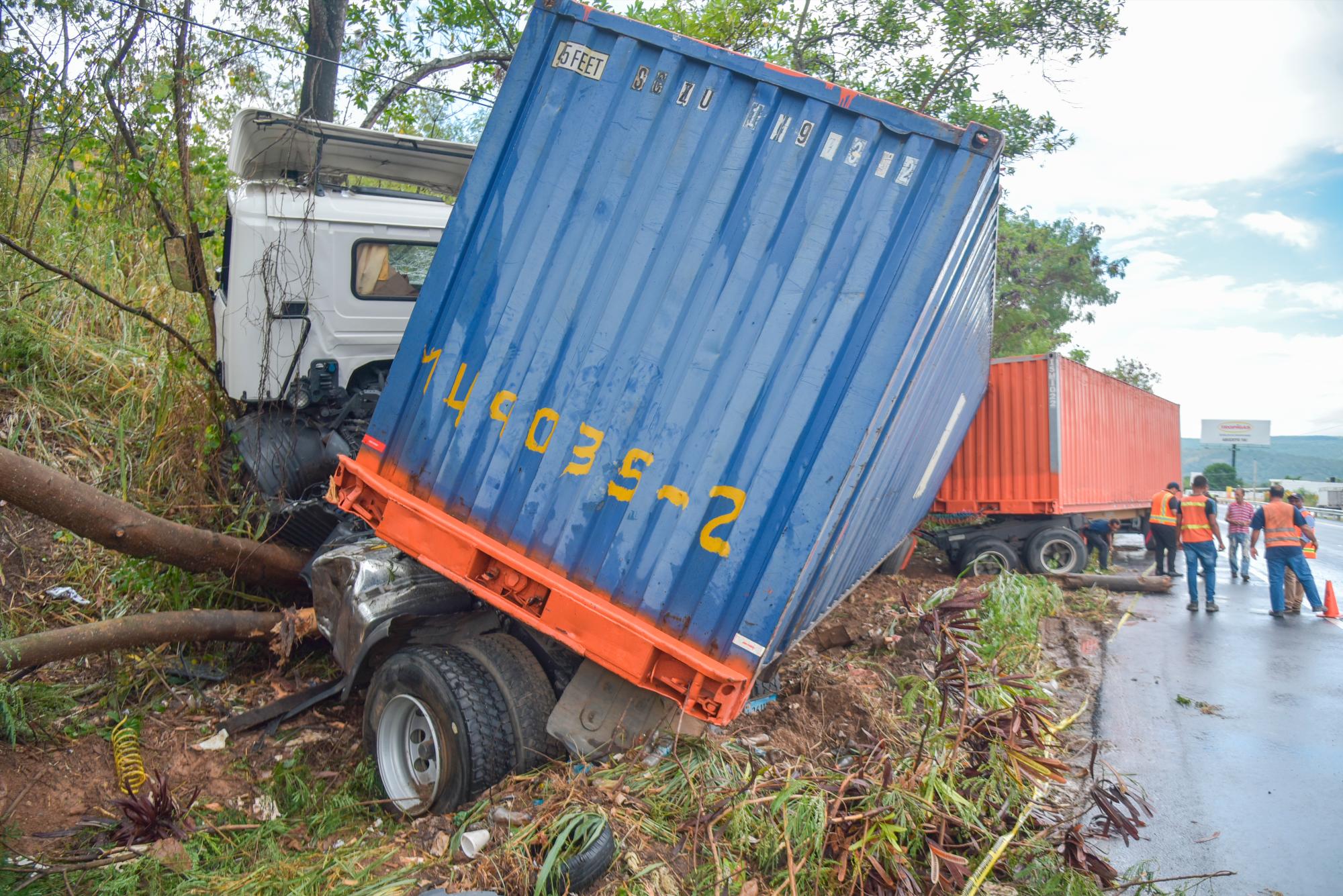 Tres personas fallecieron y ocho resultaron heridas durante el accidente que se registró este sábado 17 de agosto de 2019 en La Vega.